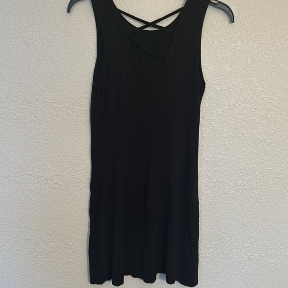Long tank top, size medium in black - Picture 2 of 5